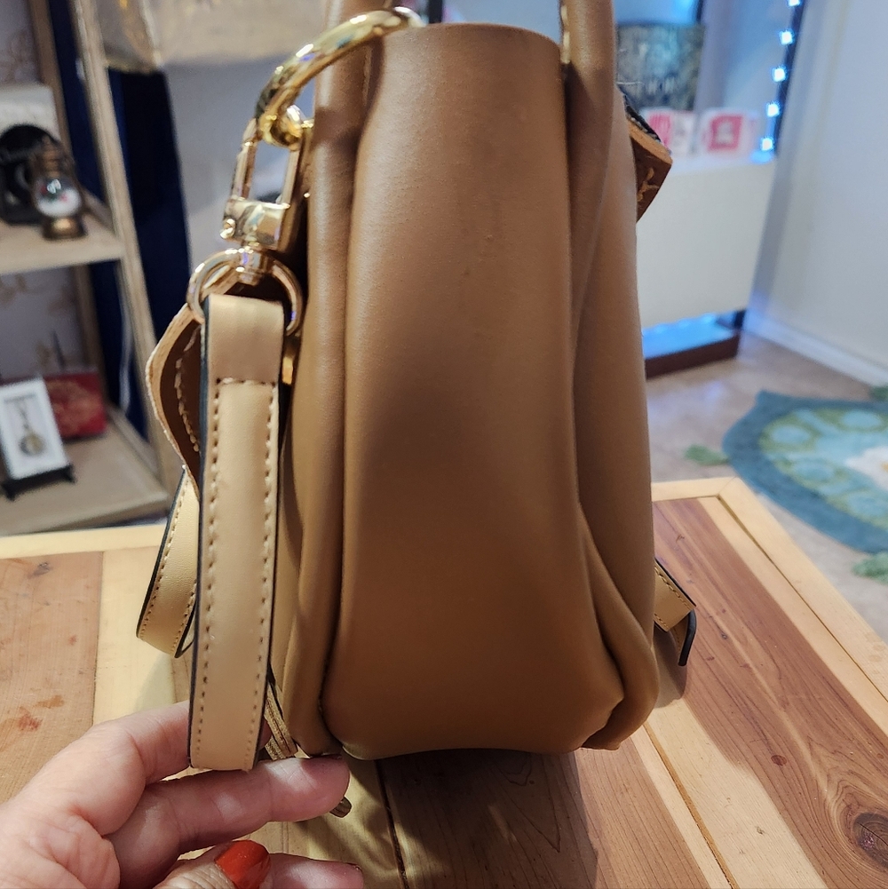 Saddleback Bag - Picture 6 of 15